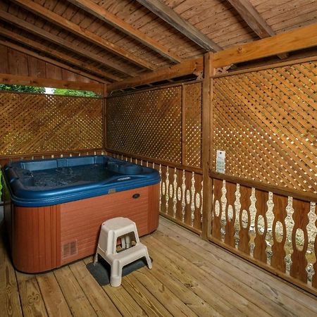 Grove Creek Cabin Гетлинбург Екстериор снимка