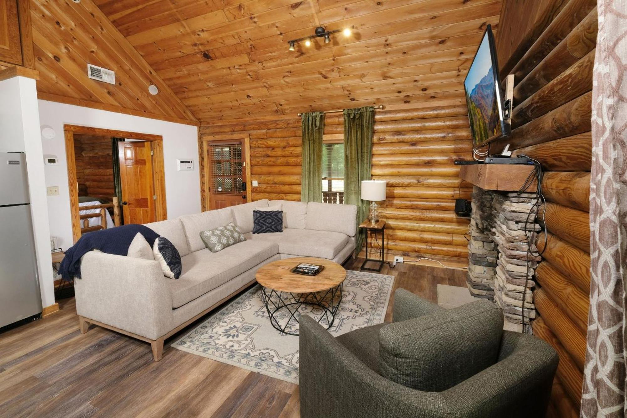 Grove Creek Cabin Гетлинбург Екстериор снимка