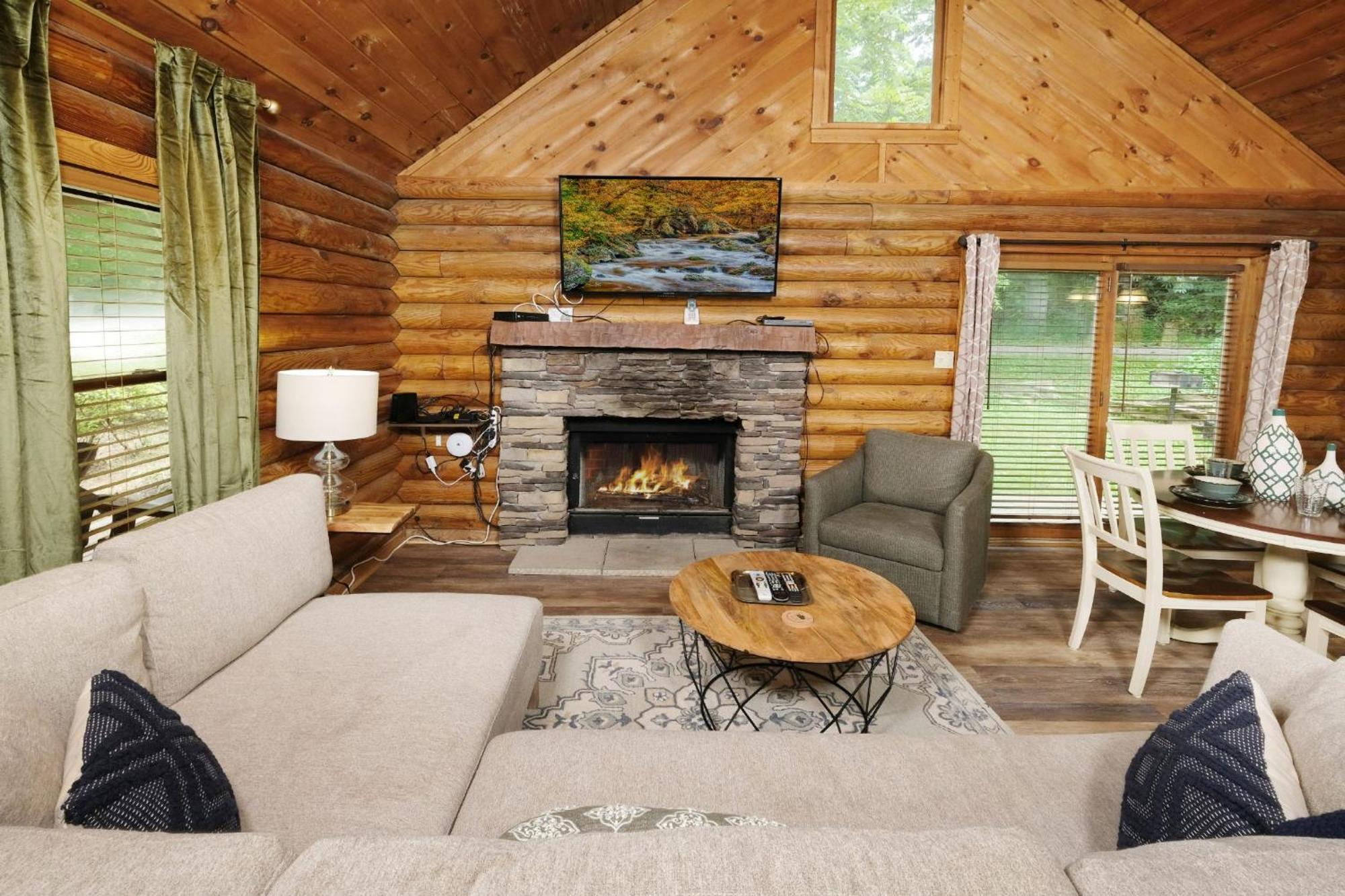 Grove Creek Cabin Гетлинбург Екстериор снимка