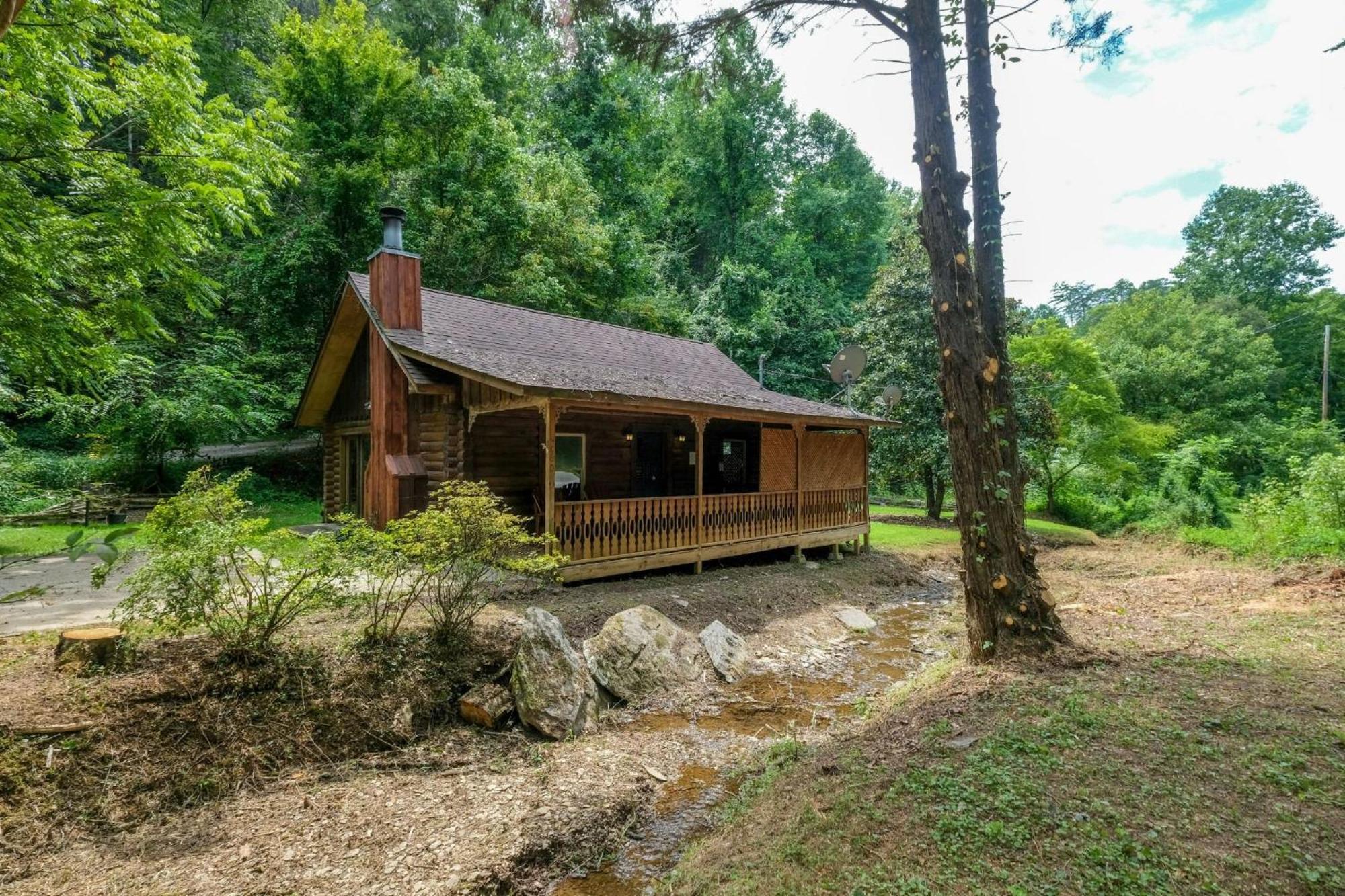 Grove Creek Cabin Гетлинбург Екстериор снимка