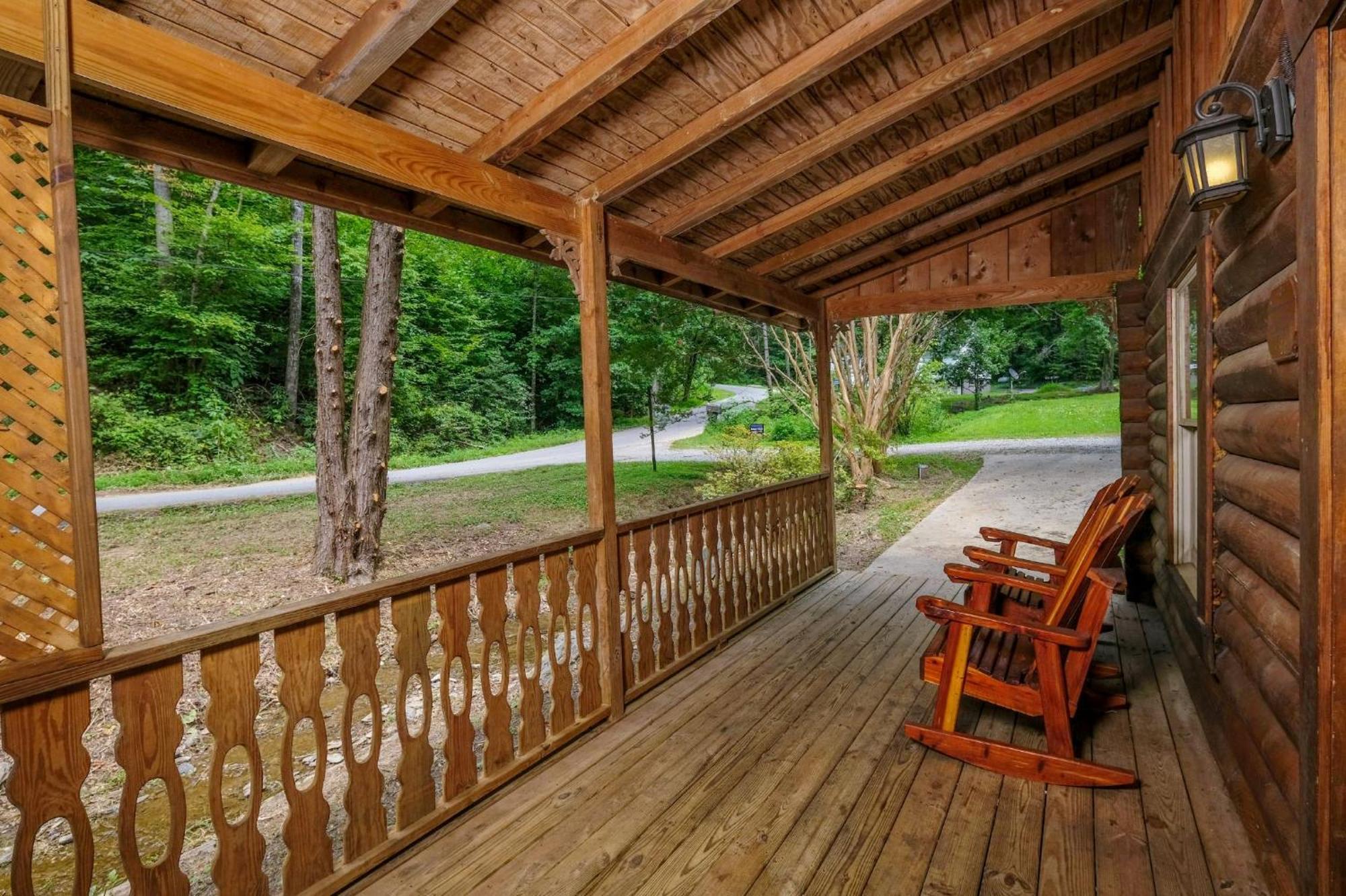 Grove Creek Cabin Гетлинбург Екстериор снимка
